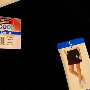 NWT  32 Degrees black skort